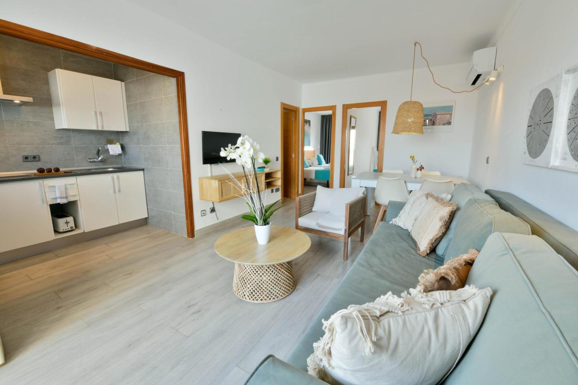 Apartamentos Estanques 콜로니아 산트 호르디 외부 사진