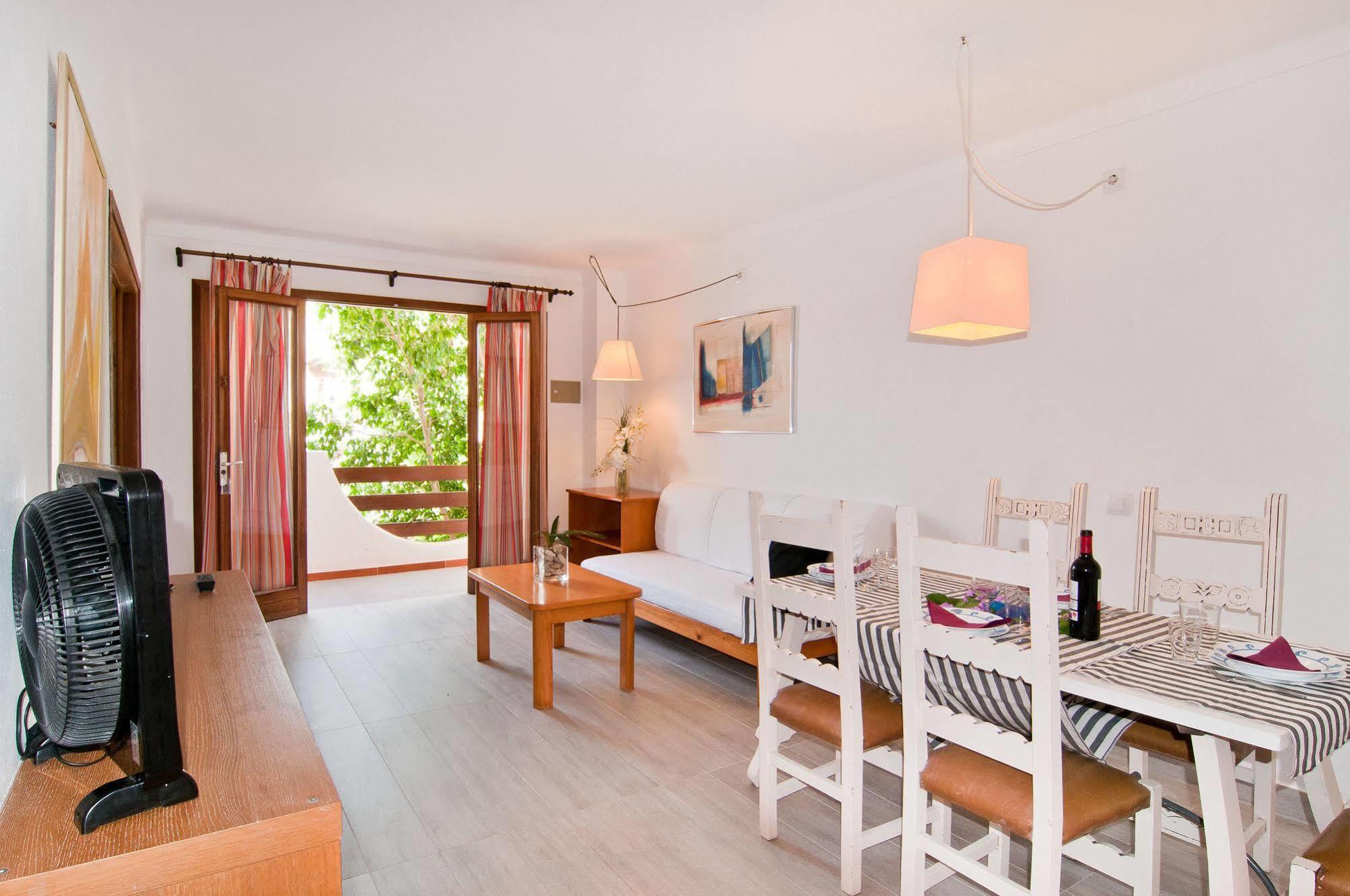 Apartamentos Estanques 콜로니아 산트 호르디 외부 사진