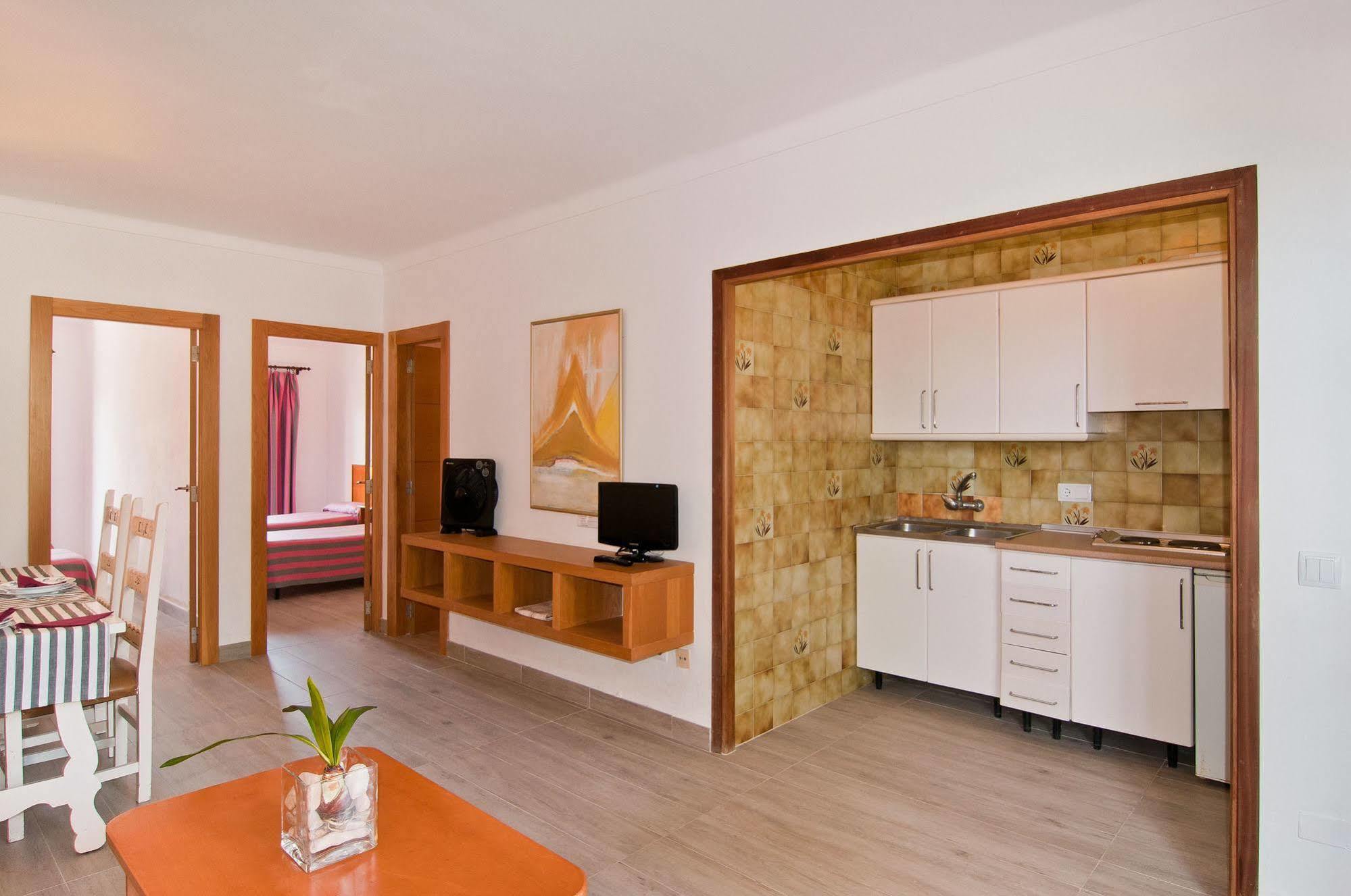 Apartamentos Estanques 콜로니아 산트 호르디 외부 사진